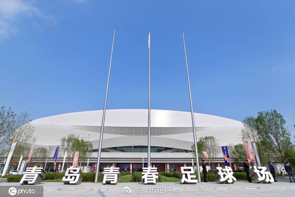 但埃弗拉说道：“这取决于门将的风格，如果是库尔图瓦，他会去拦截那个球。